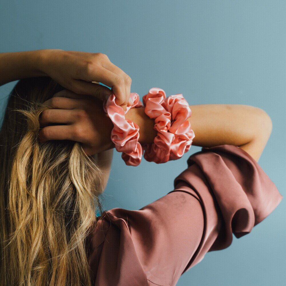PURE  SILK SCRUNCHIE rose