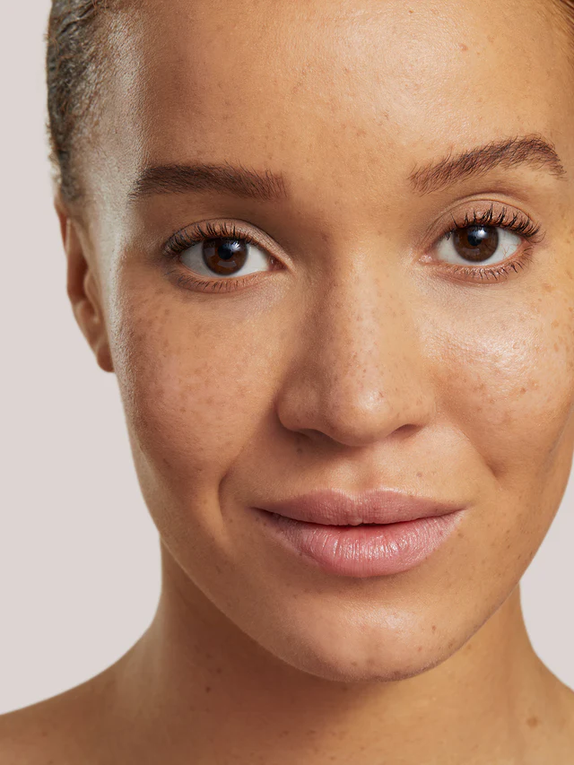 SF8 MILOS - TRUE SKIN SERUM FOUNDATION