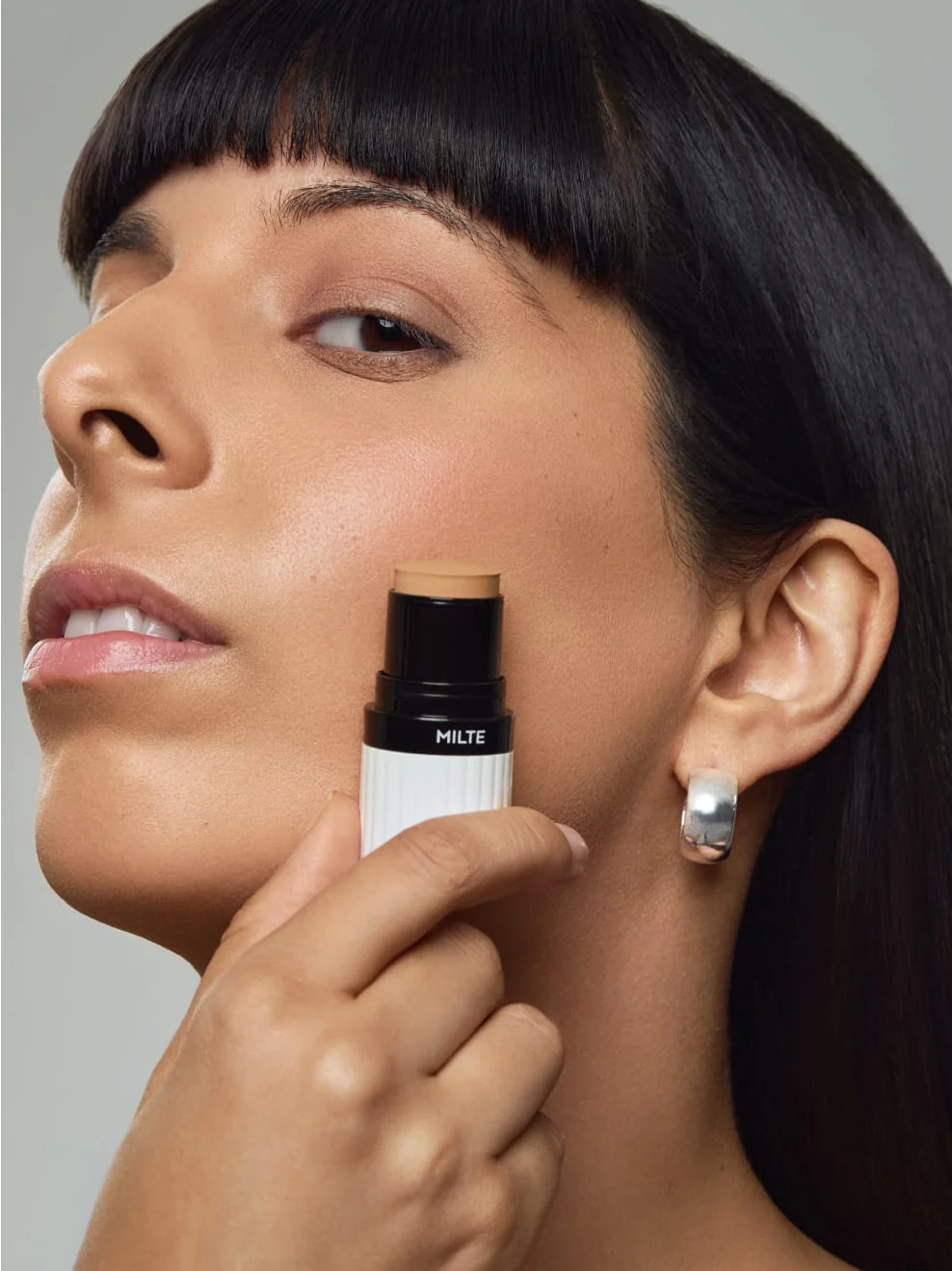 MILTE Foundation Stick Light Medium 04