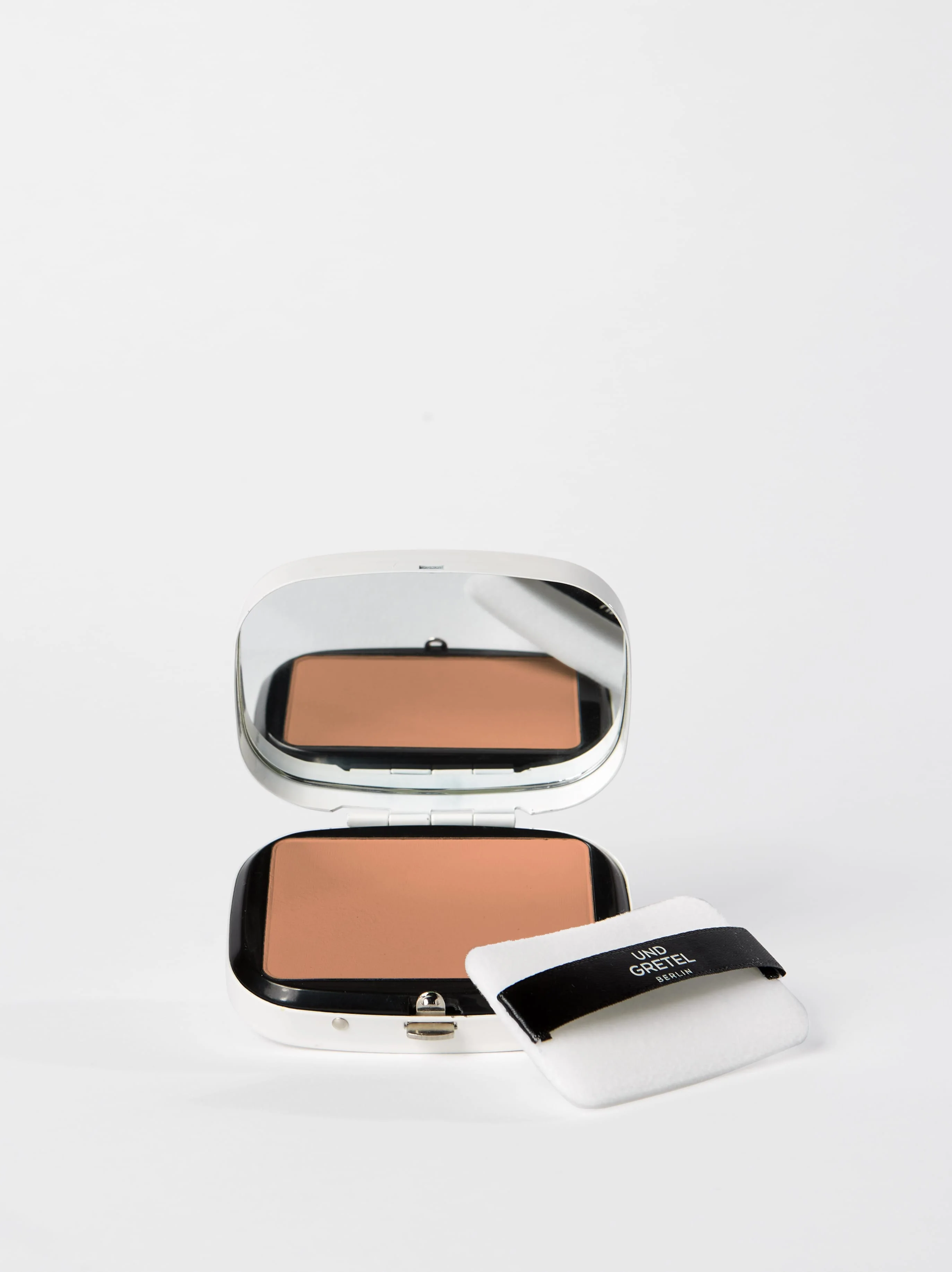 ILGE Translucent Setting Powder Tanned 02