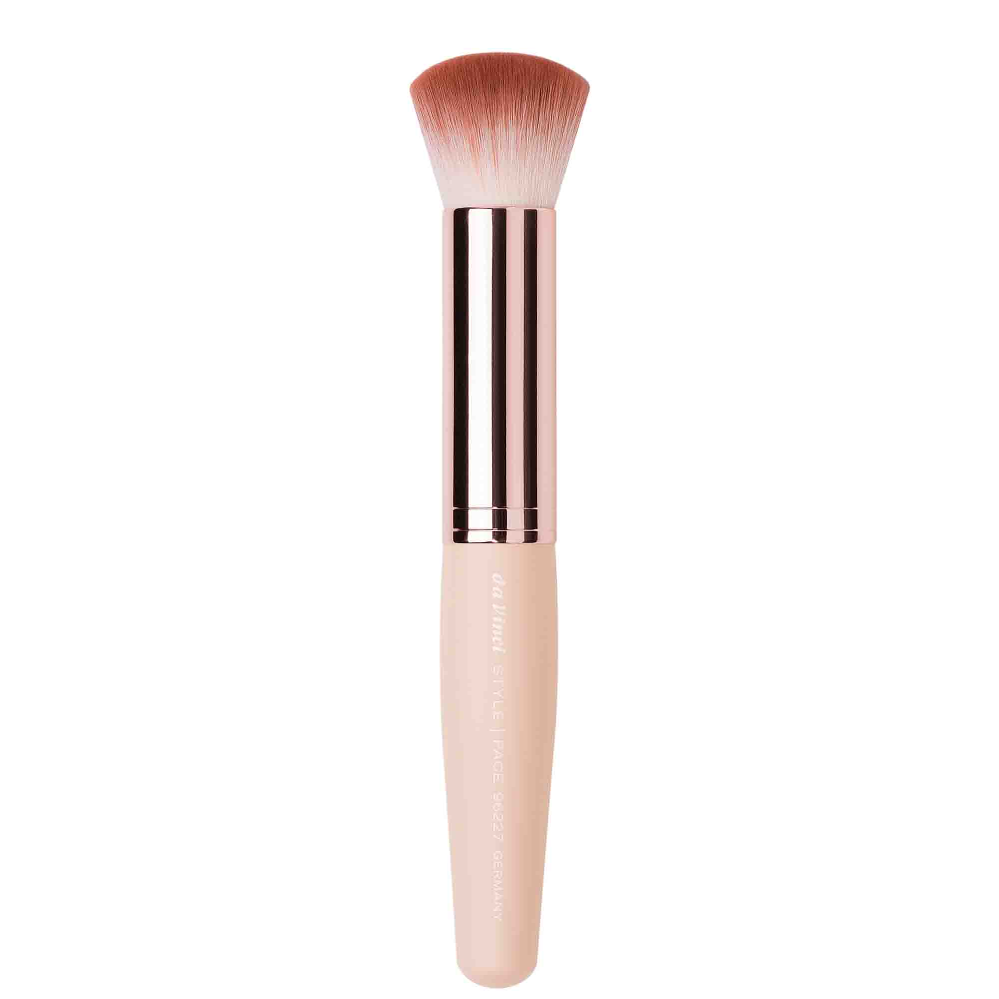 Foundation Brush, Style